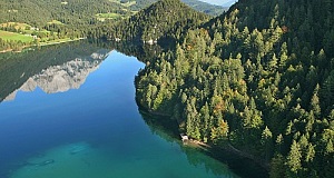 kristallklares Bergwasser am Hintersteiner See
